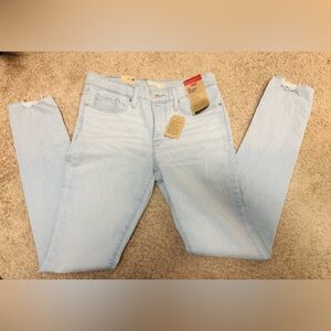 Women Levi’s 311 shaping skinny jeans